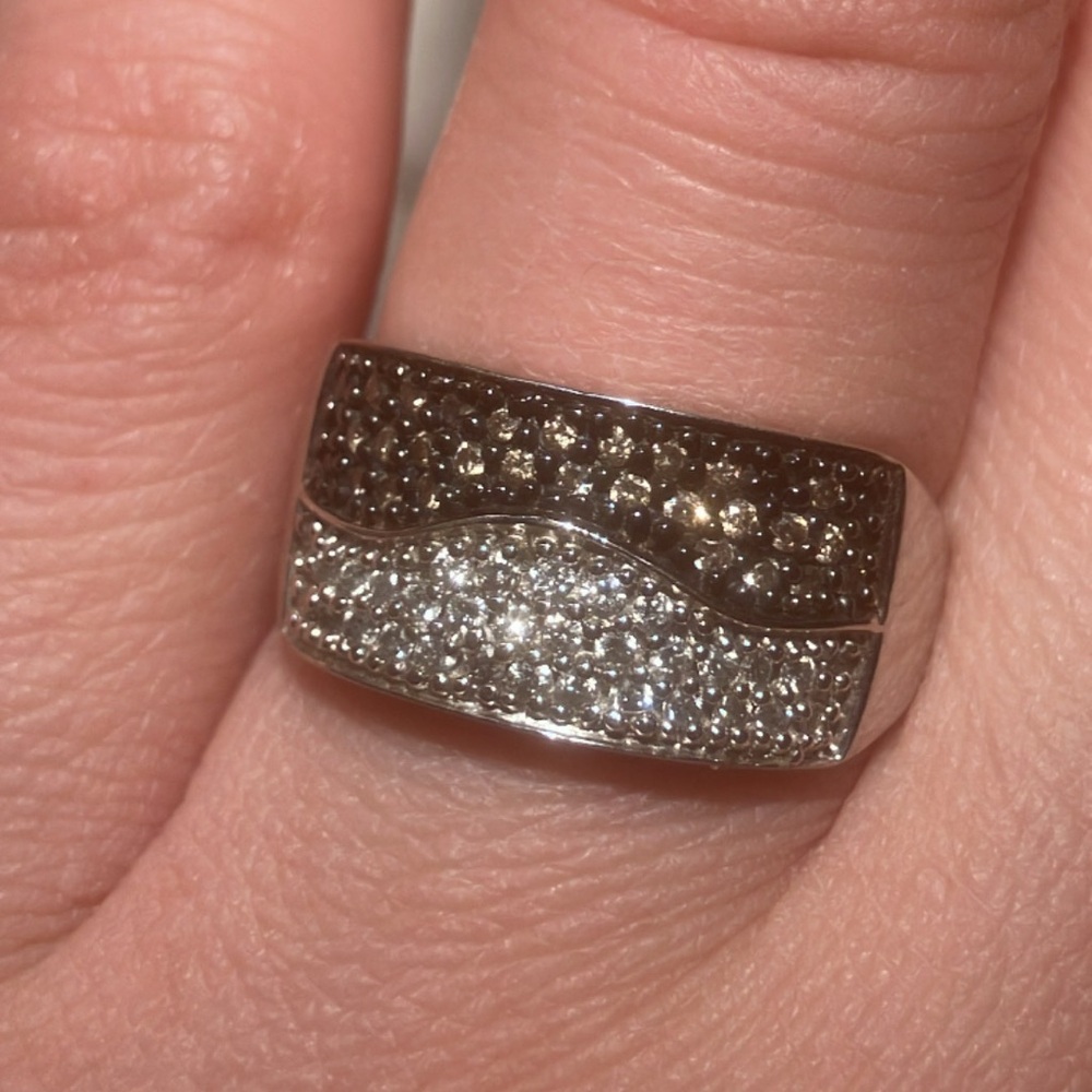 White and Black Diamond Wave Band Ring in .925 Sterling Silver